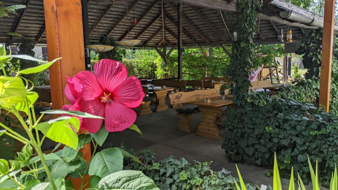 Margareta Etterem Es Vendeghaz Gasthaus Balatonberény Buitenkant foto