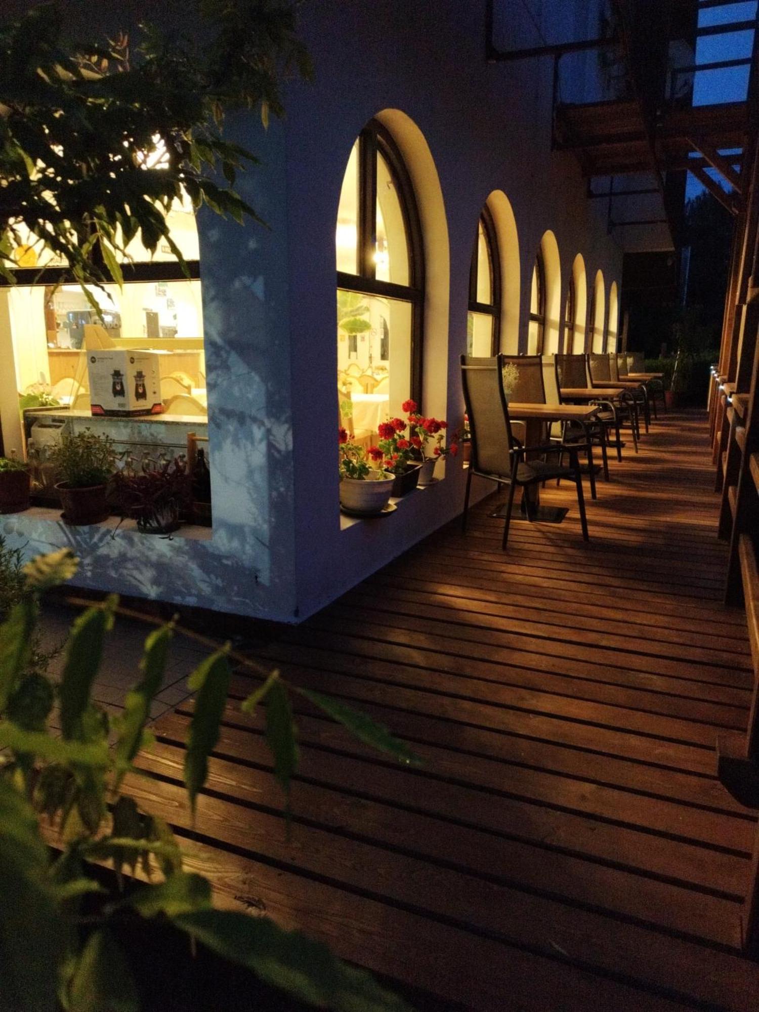 Margareta Etterem Es Vendeghaz Gasthaus Balatonberény Buitenkant foto