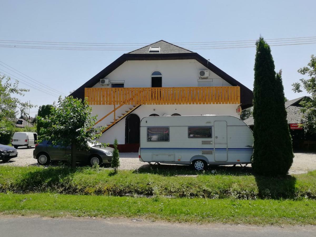 Margareta Etterem Es Vendeghaz Gasthaus Balatonberény Buitenkant foto